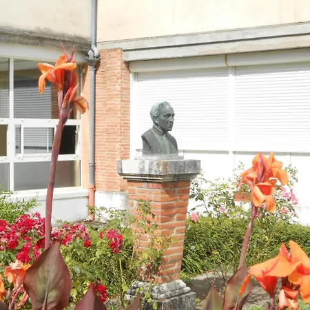 Centre Louis Ormieres Otel Montauban